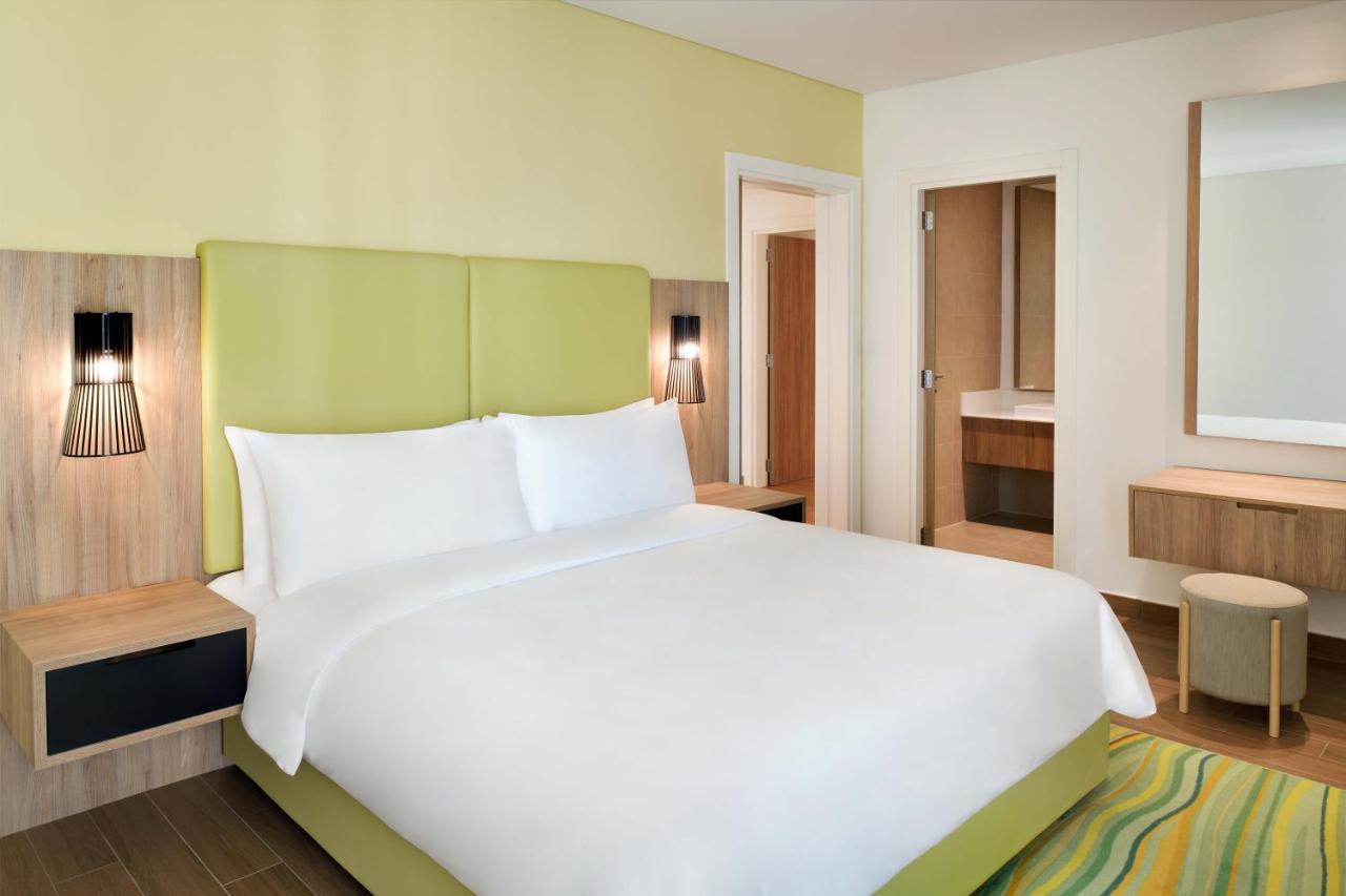 Element By Westin City Center الدوحة المظهر الخارجي الصورة A typical bedroom at an extended stay hotel