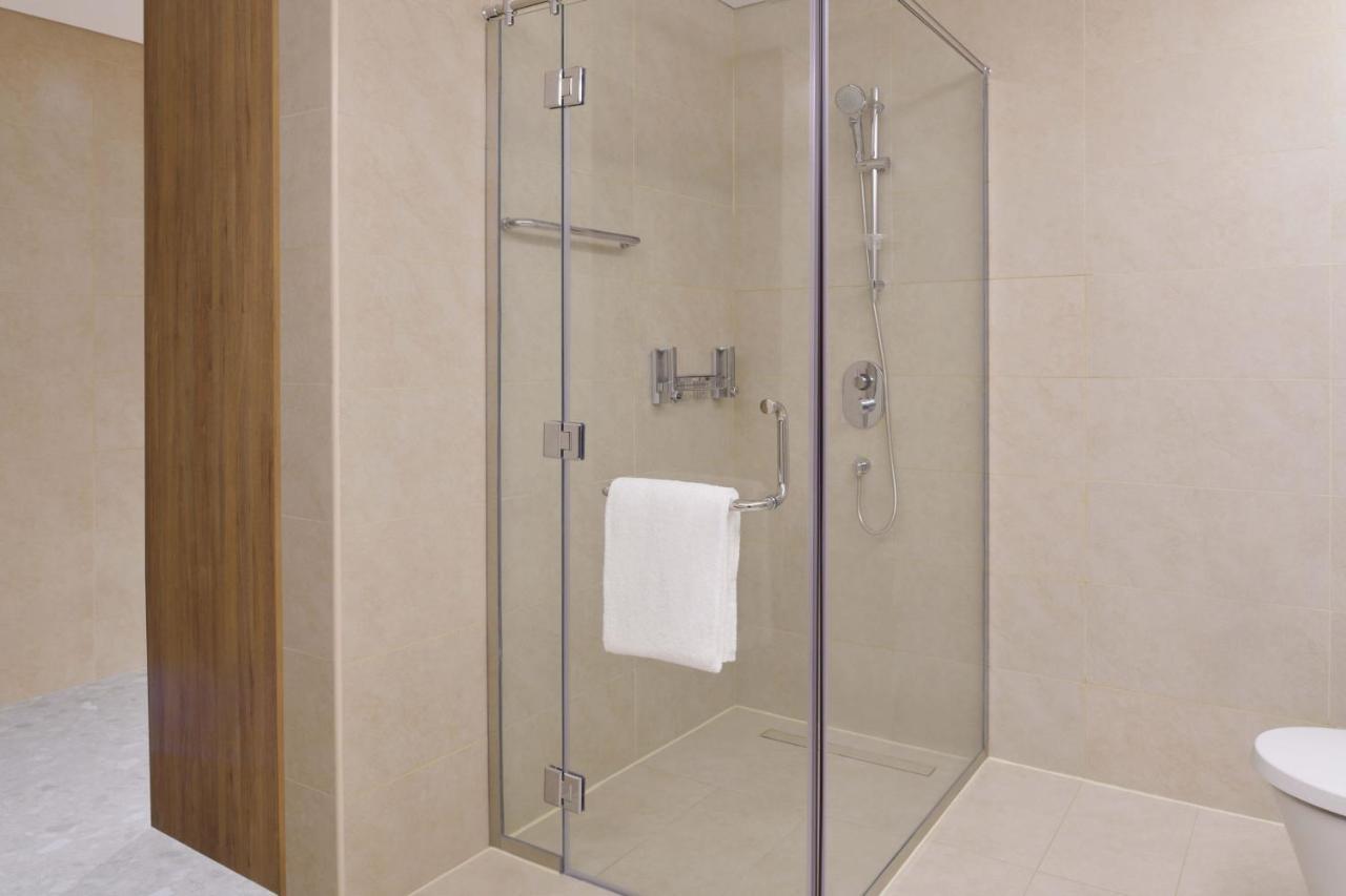Element By Westin City Center الدوحة المظهر الخارجي الصورة A shower enclosure