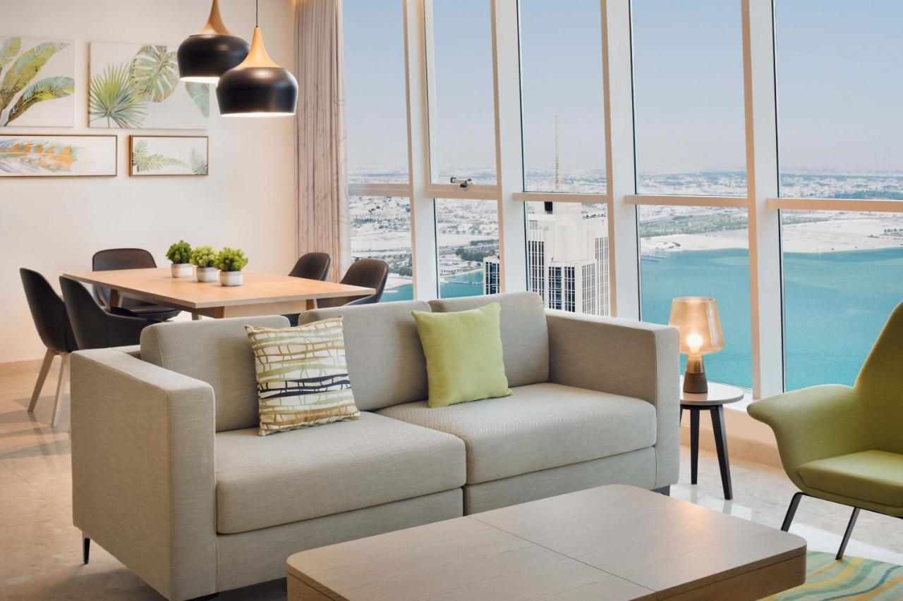 Element By Westin City Center الدوحة المظهر الخارجي الصورة A living room at the hotel