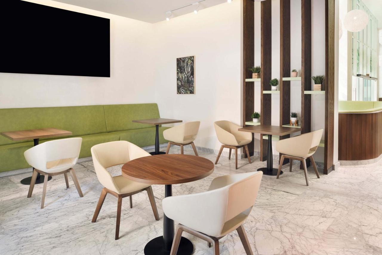 Element By Westin City Center الدوحة المظهر الخارجي الصورة The lounge at the airport