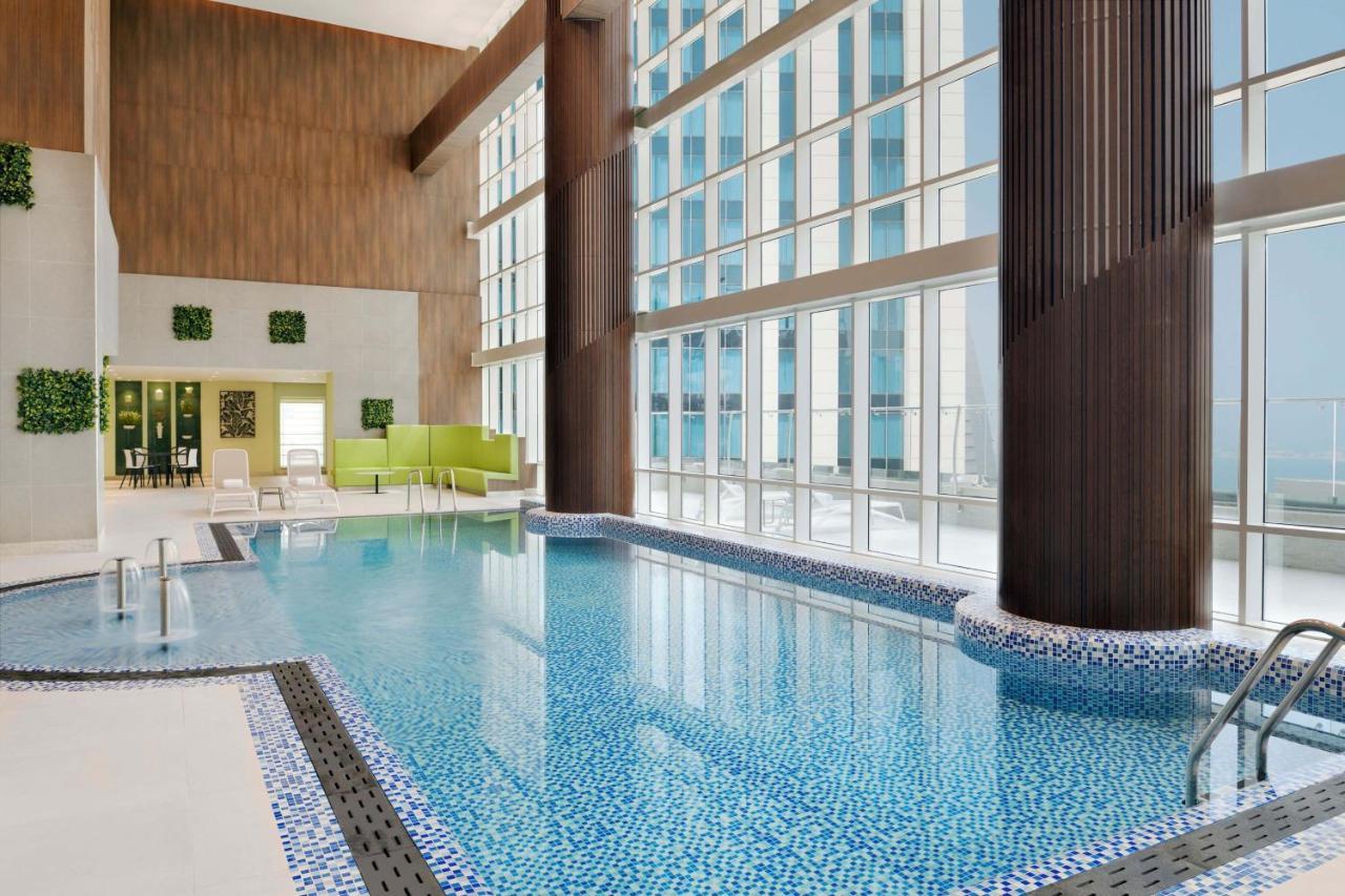 Element By Westin City Center الدوحة المظهر الخارجي الصورة Swimming pool