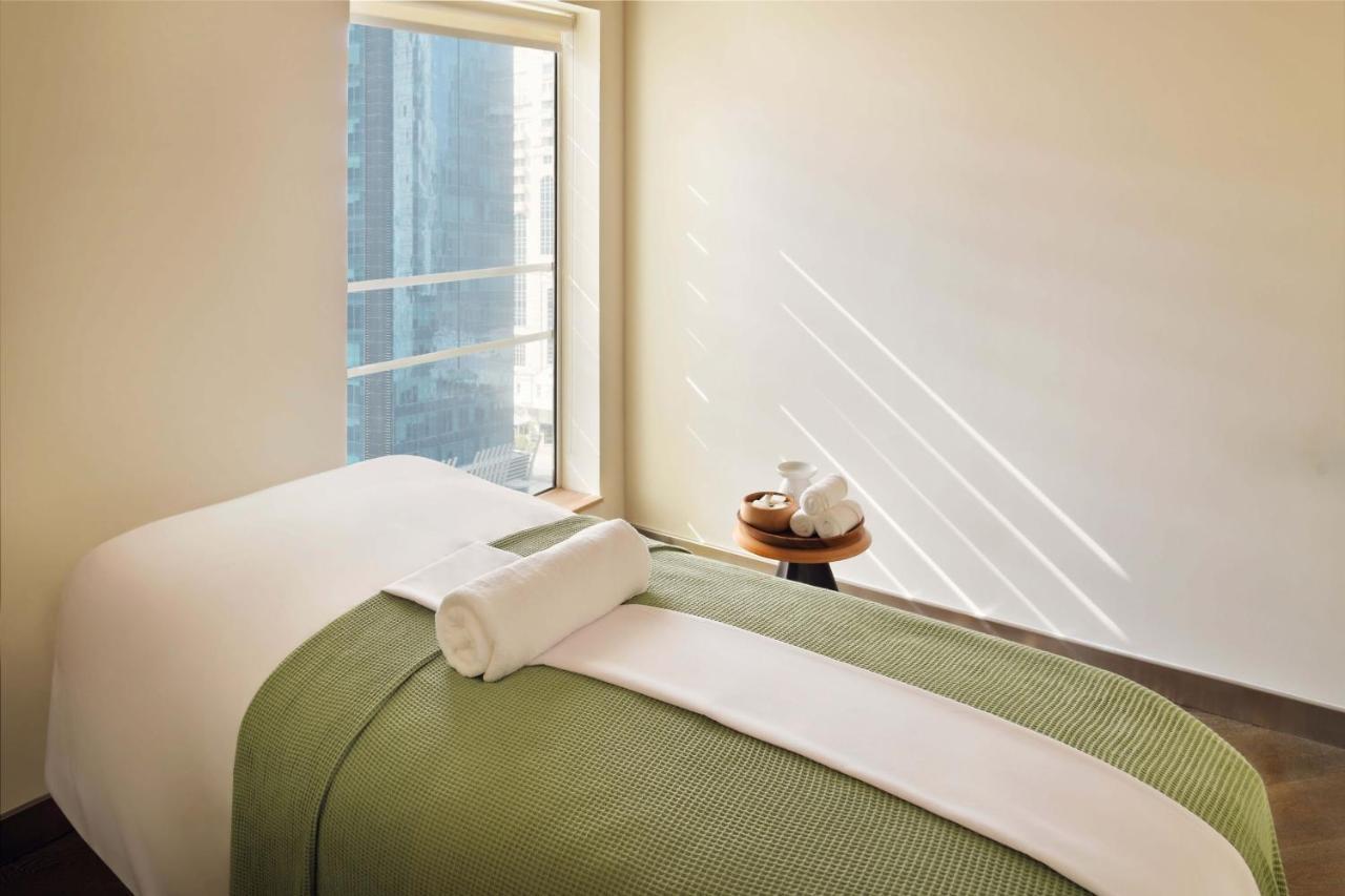 Element By Westin City Center الدوحة المظهر الخارجي الصورة A massage bed