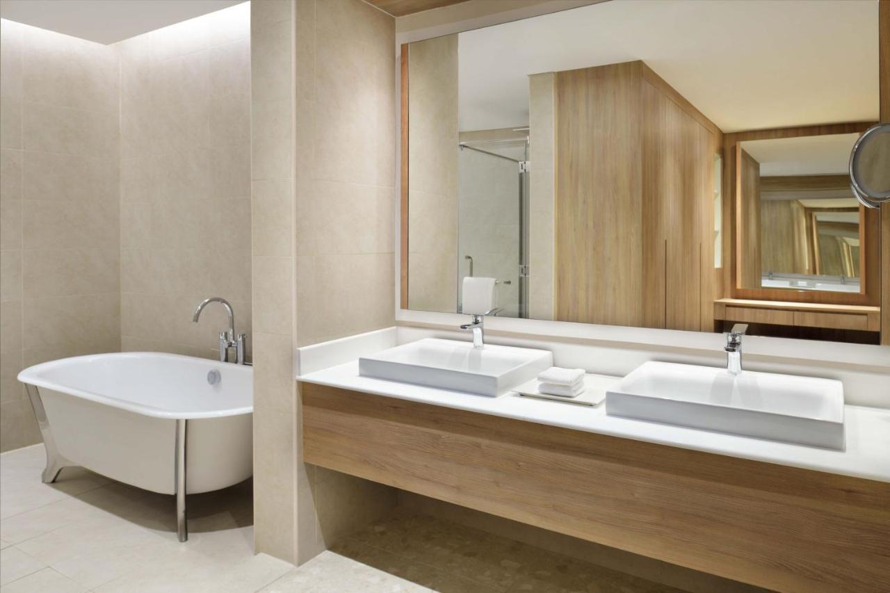 Element By Westin City Center الدوحة المظهر الخارجي الصورة Bathroom