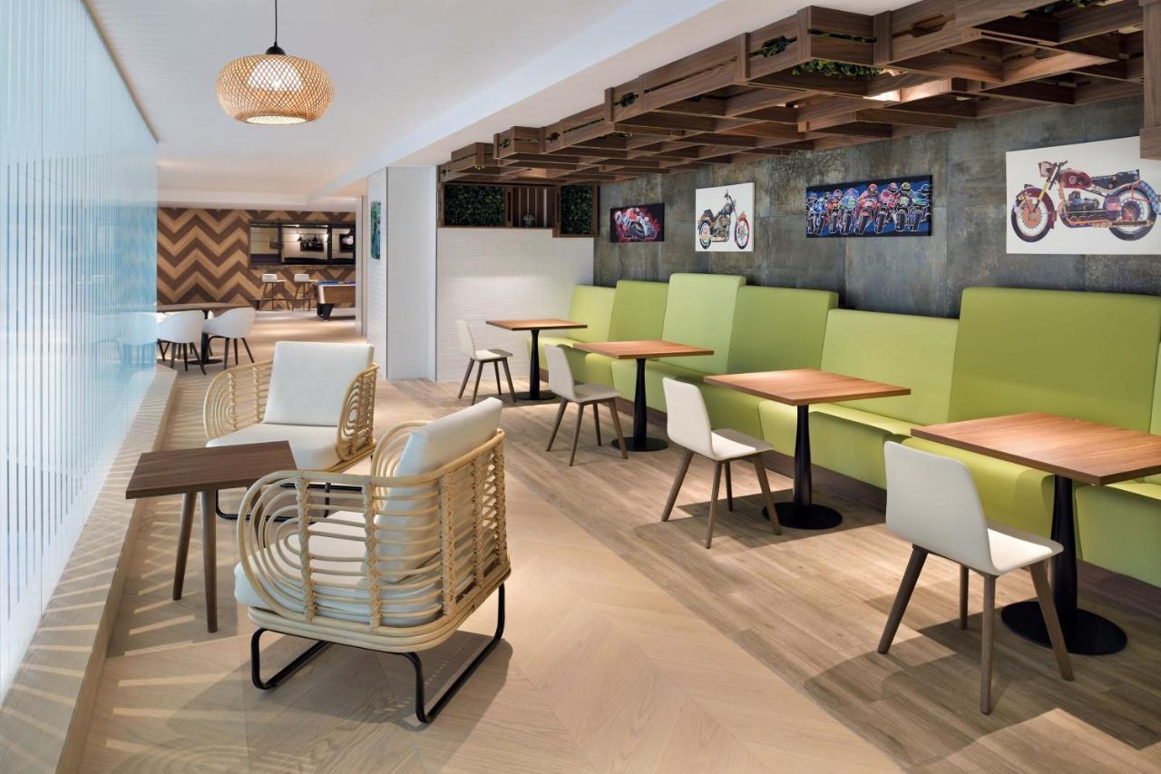 Element By Westin City Center الدوحة المظهر الخارجي الصورة The interior of the lounge